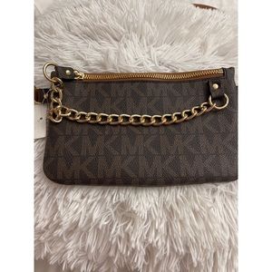 Micheal kors Fanny belt purse size large